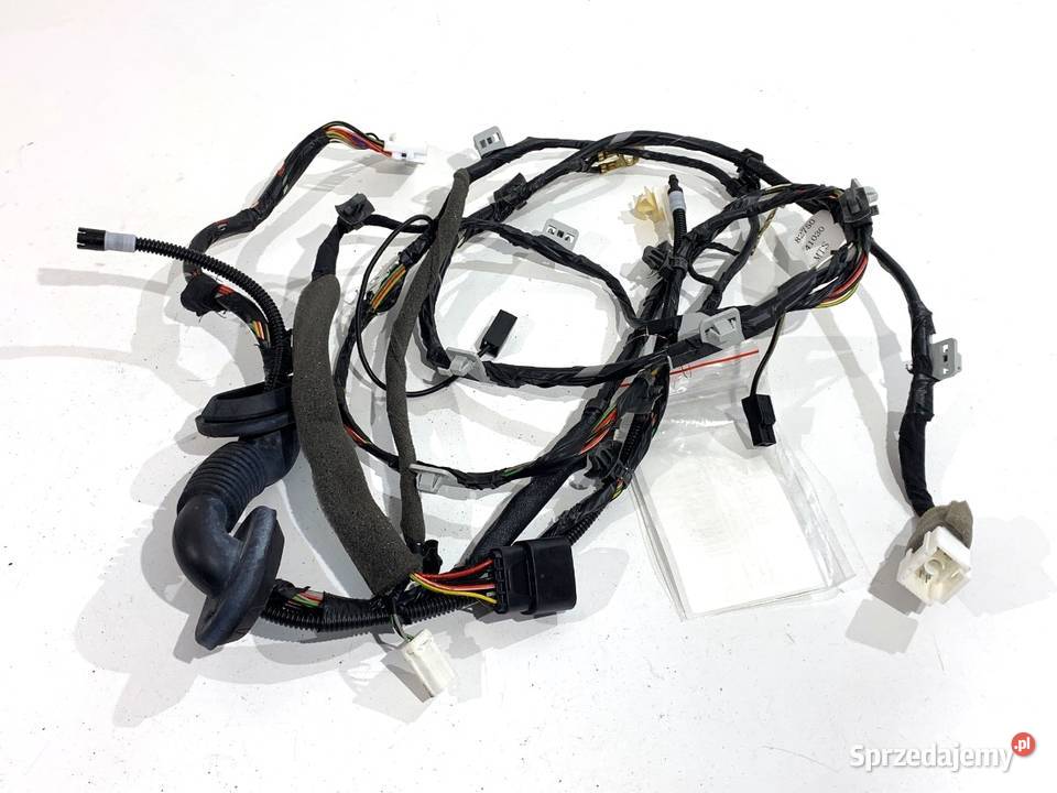 WIĄZKA KLAPY BAGAŻNIKA TYŁ SSANGYONG TORRES