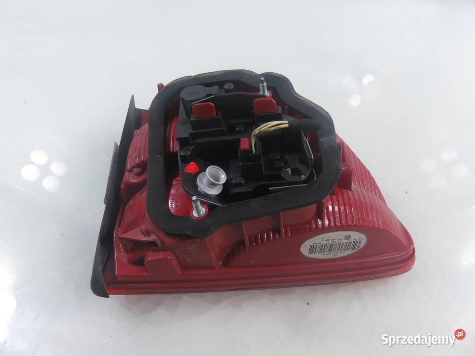 LAMPA PRAWA TYLNA KLAPA VW TOURAN II 1T0945094