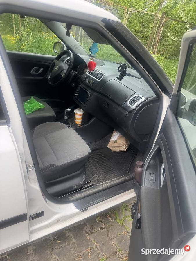 Sprzedam uszkodzoną Skodę Fabię 2 kombi