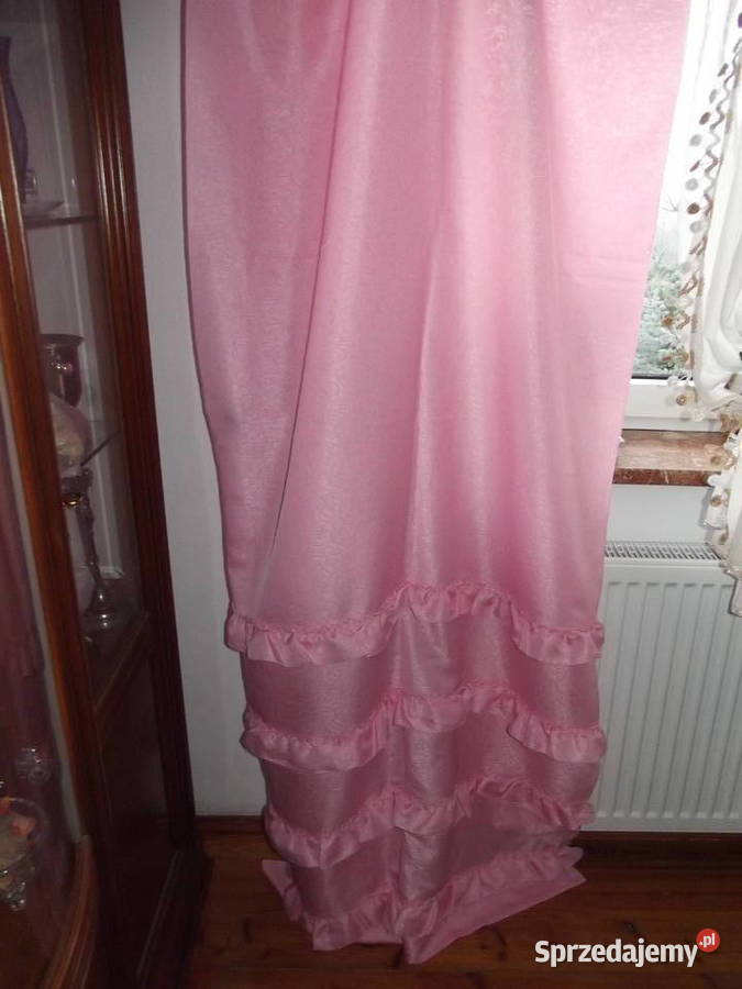 Zasłony róż z falbanami