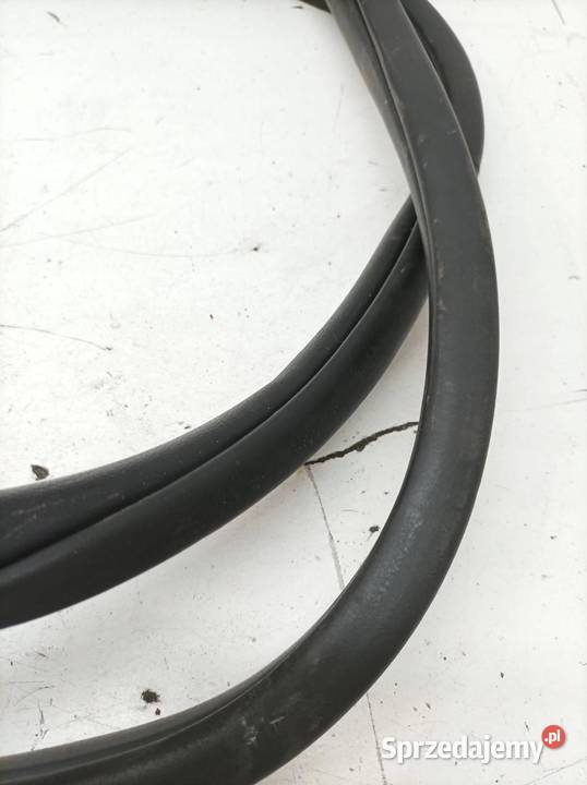 USZCZELKA DRZWI LEWY PRZÓD KIEROWCY KAROSERYJNA Uszczelki świętokrzyskie