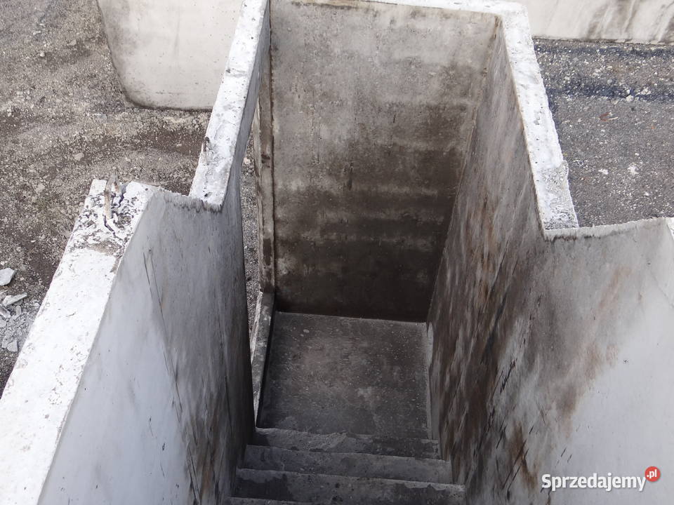 Schody betonowe głębokie do piwnicy z płaskim Wierzbica