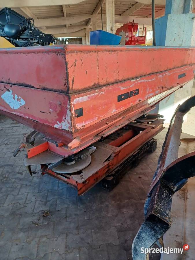 Rozsiewacz nawozu KHUN Mroczno