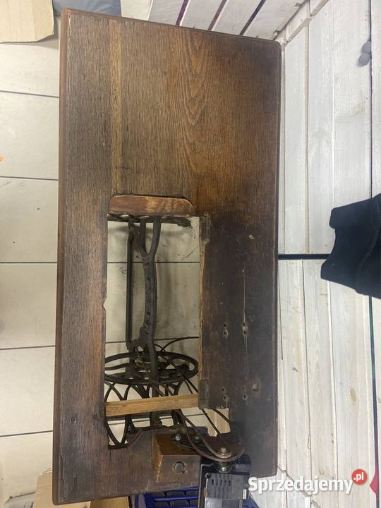 Stolik starej maszyny do szycia Kayser z Poznań