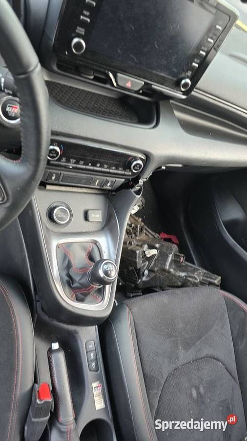 Toyota GR Yaris 16 4x4 uszkodzony