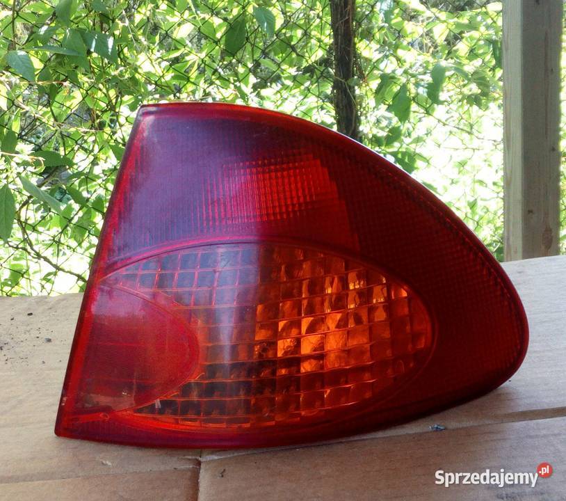 Lampa tylna prawa Toyota Avensis 19982000 lampy tylne