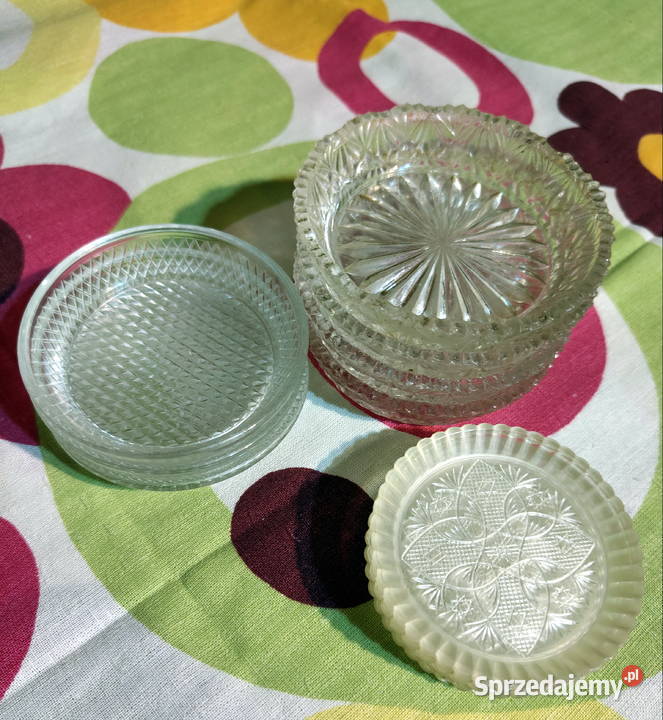 Szklane kryształowe i plastikowe podstawki pod Lublin