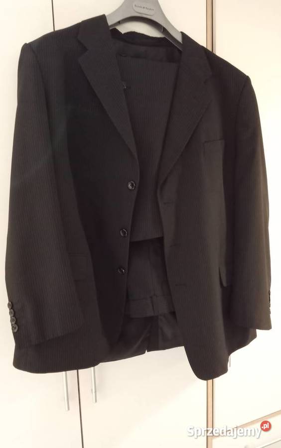 Sprzedam Garnitur Czarny Z Niebieską Nitka Golub-Dobrzyń