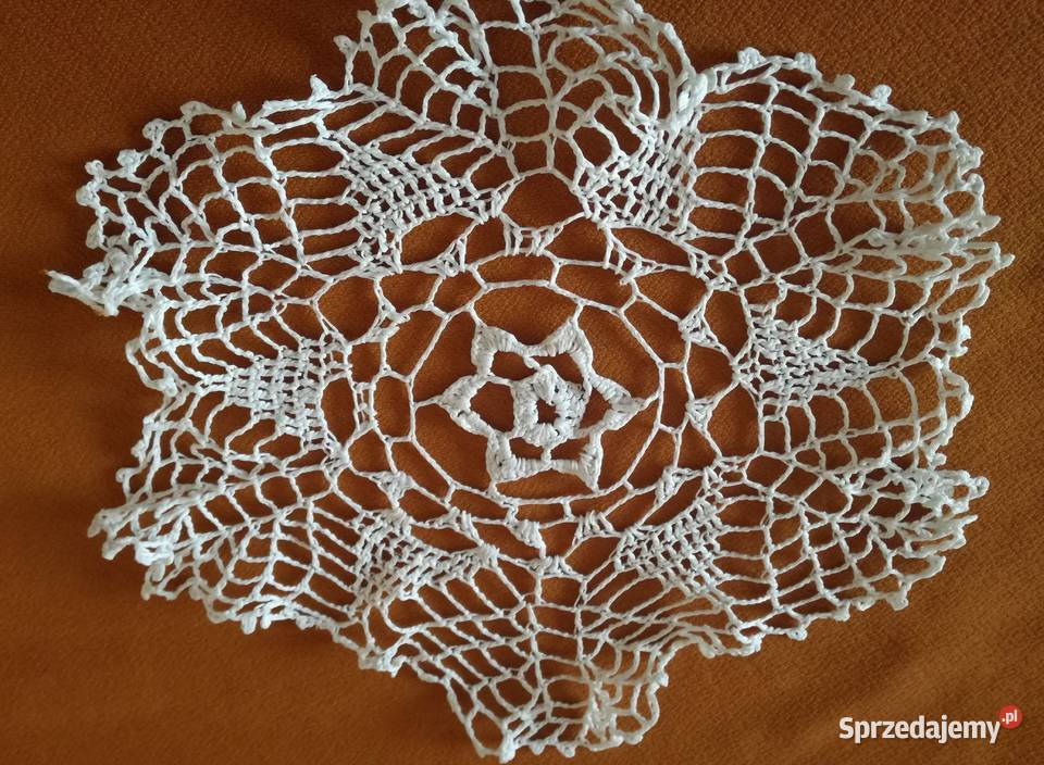 Serwetka z nici ręcznie wykonana na łódzkie Łódź