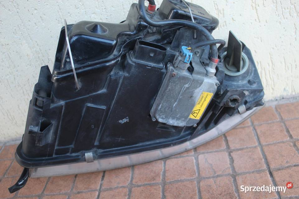 LAMPA PRAWY PRZÓD XENON AUDI A6 C5