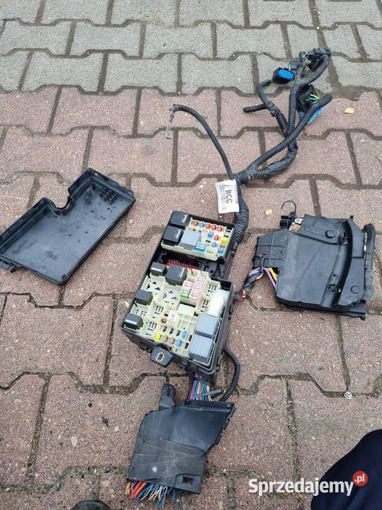 SKRZYNKA BEZPIECZNIKÓW FOCUS MK3 16 TDCI osobowe