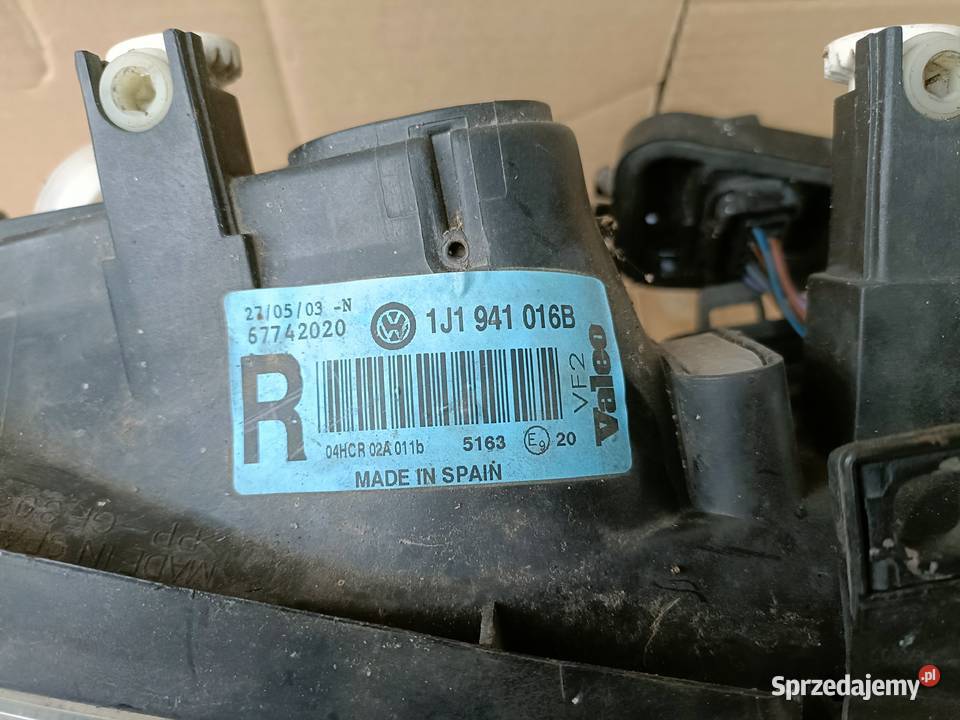 VW Golf IV 4 9706 REFLEKTOR LAMPA PRAWA PRZEDNIA osobowe lubuskie