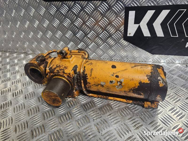 Siłownik hydrauliczny obrotu konika Massey