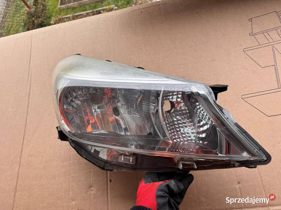 Lampa prawy przód Yaris III 1114 przed lift Brzesko