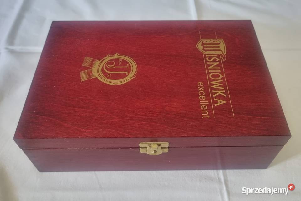 Elegancka drewniana skrzynkapudełko wiśniówce sprzedam