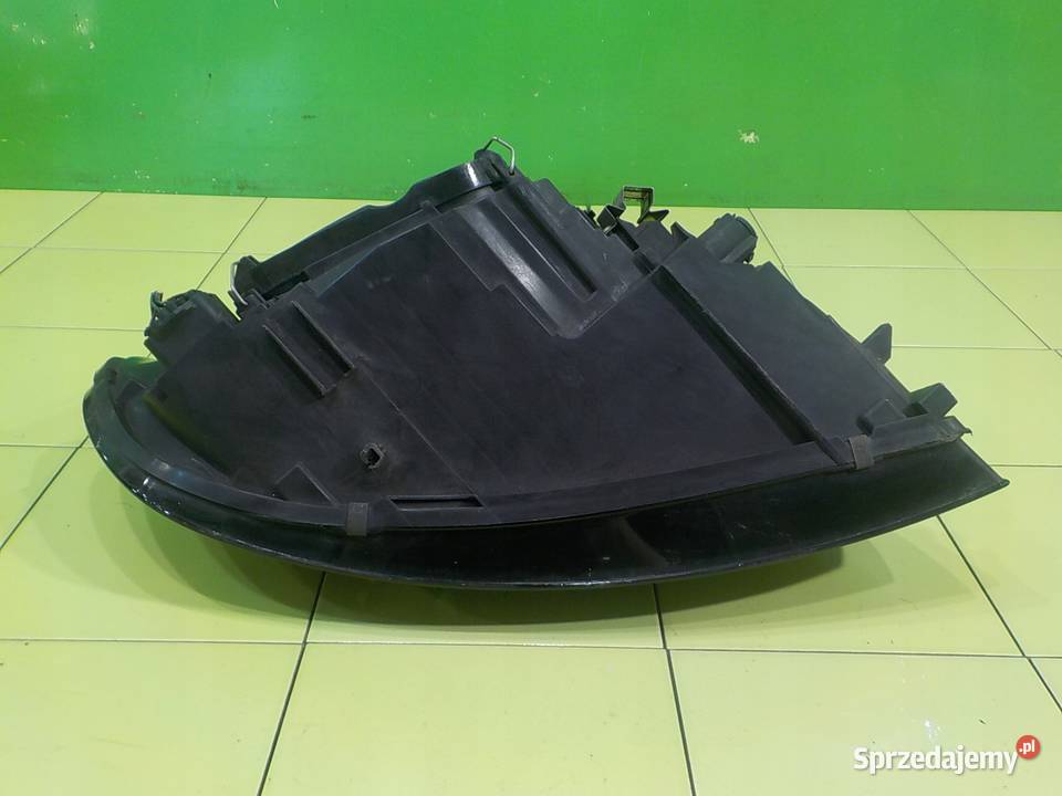 VOLVO C30 20 D 07r 2D lampa lewa przod 31283158 Suków