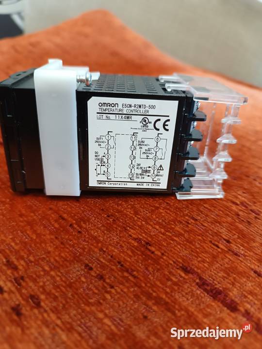 REGULATOR TEMPERATURY OMRON E5CNR2MTD500 24V