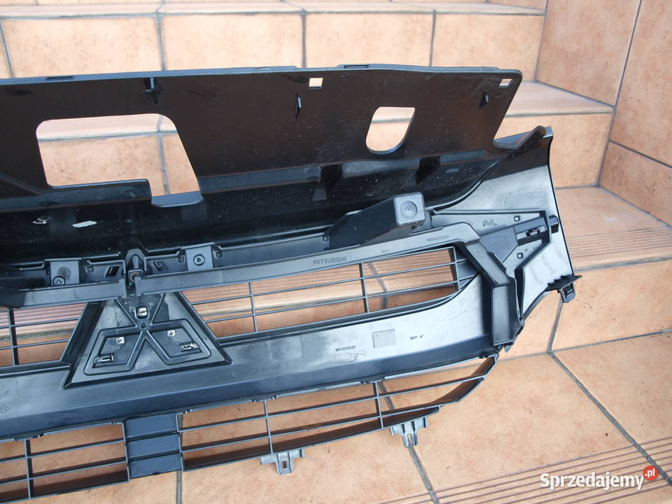 Mitsubishi Express grill chrom atrapa przód 2020 dostawcze Kalisz