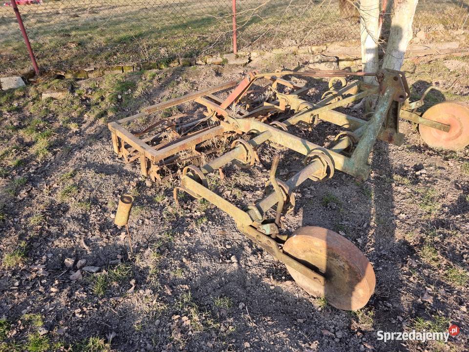 Sprzedam kultywator uprawowy z wałkiem nieuszkodzony sprzedam