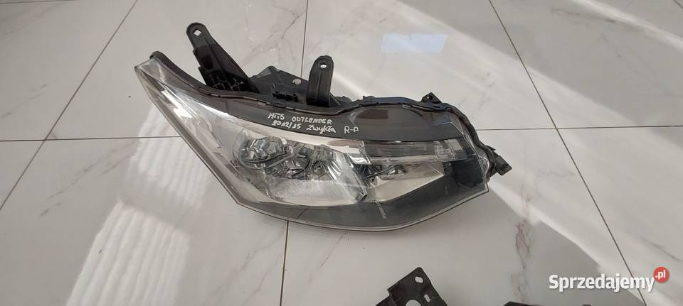 Mitsubishi Outlander 20122013 2015 lampa prawa osobowe Byków