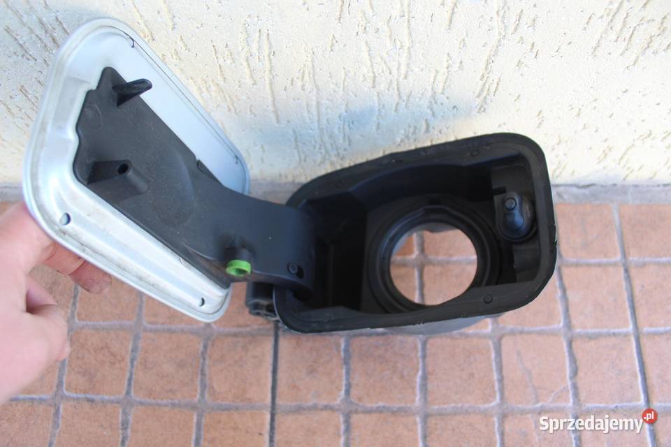KLAPKA WLEWU PALIWA TITANSILBER BMW E61 7034279 Klapki wlewu paliwa