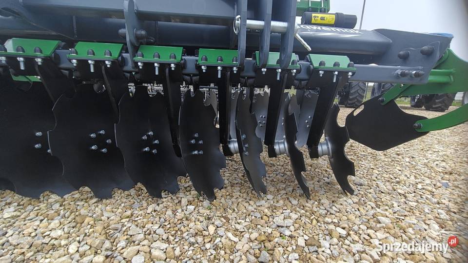 Brona talerzowa 25m z wałem daszkowym AWEMAK Rząśno