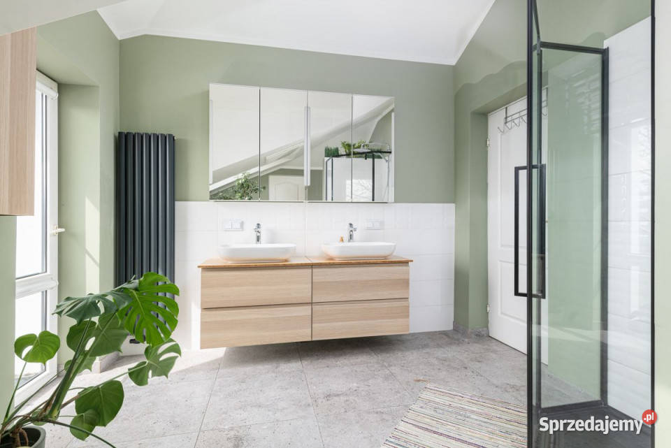 sprzedaży domu wolnostojącego 380m2 Łomianki