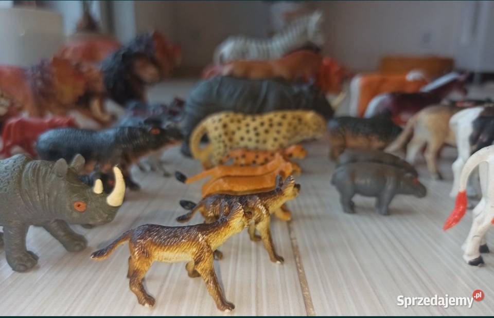 Figurki zwierząt spore stado62zabawki guma Klebark Mały sprzedam