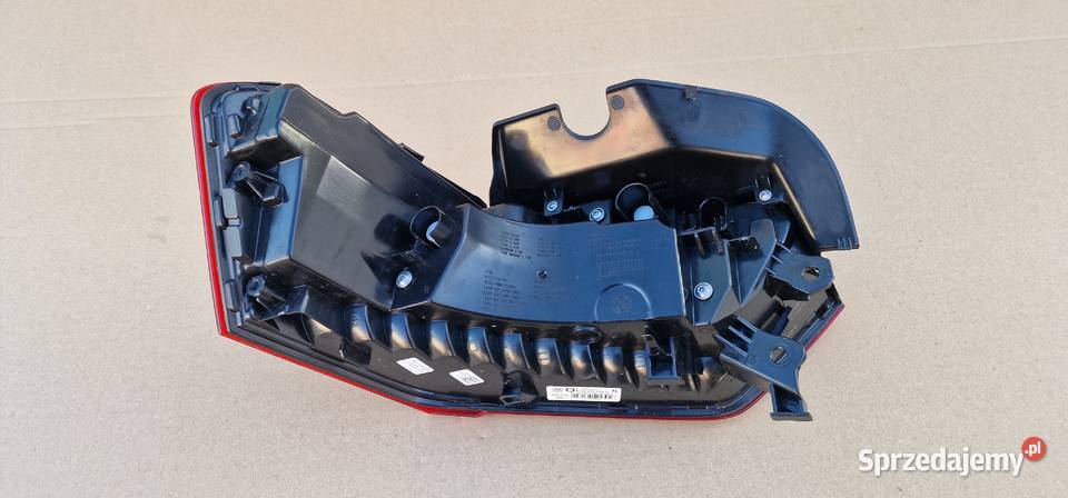 VW ID3 ID3 LAMPA TYŁ TYLNA PRAWA IDEALNA Bieleń sprzedam