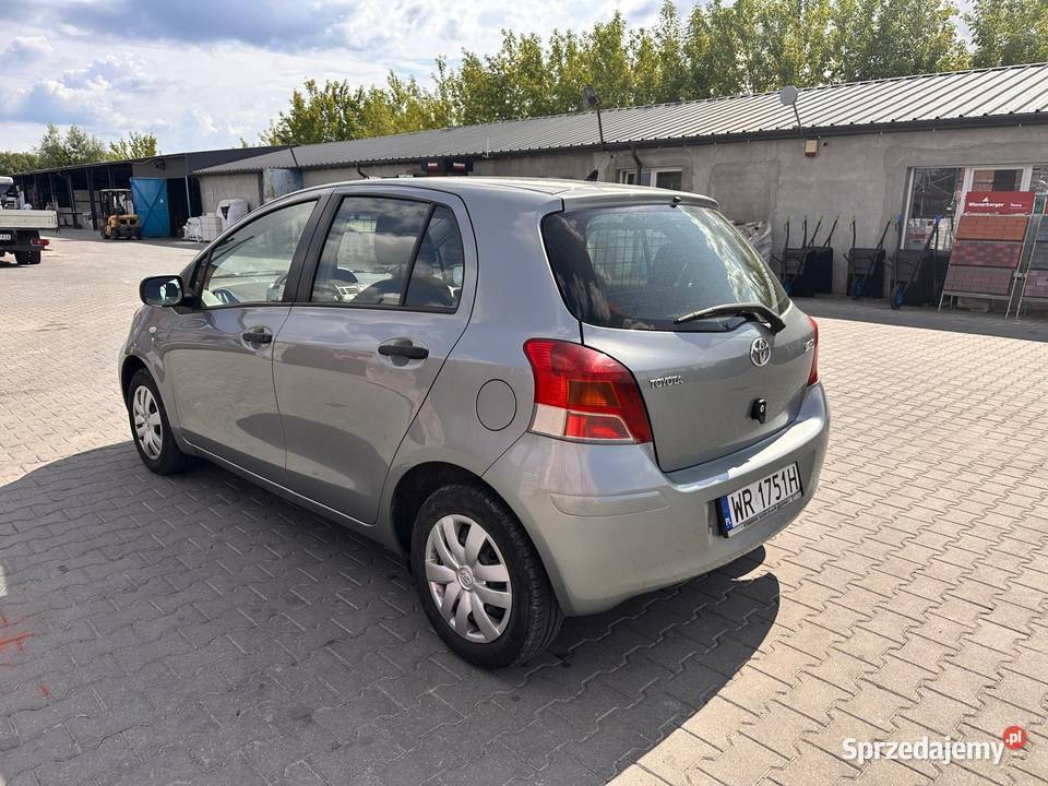 Toyata yaris salon polska bezwypadkowy pierwszy kupiony w polskim salonie Radom sprzedam