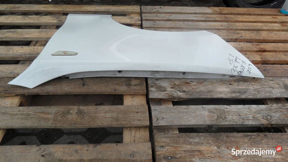 BMW E81 E87 LIFT 11r HB 5D błotnik lewy przód