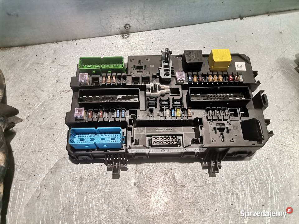 OPEL ASTRA III H SKRZYNKA BEZPIECZNIKÓW 13180775 osobowe Nowy Sącz