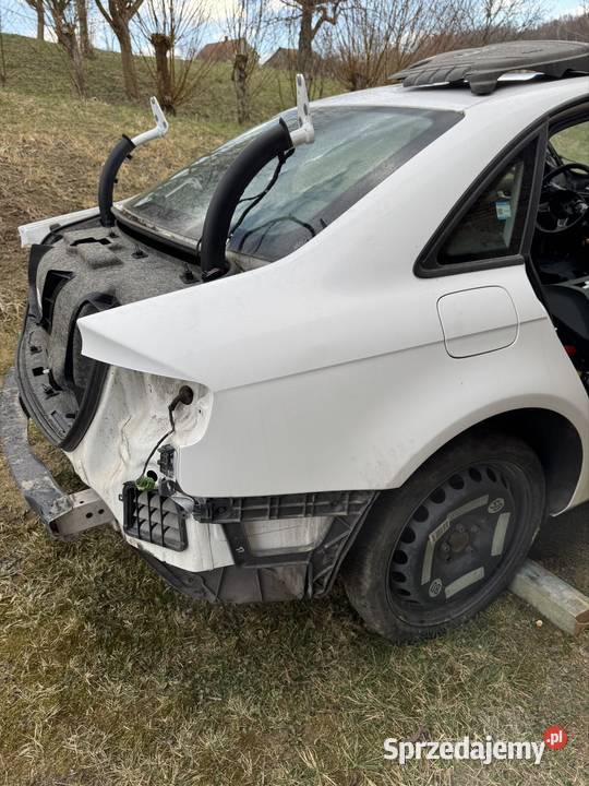 Błotnik prawy tył audi a4 b8 lift sedan Tarnów