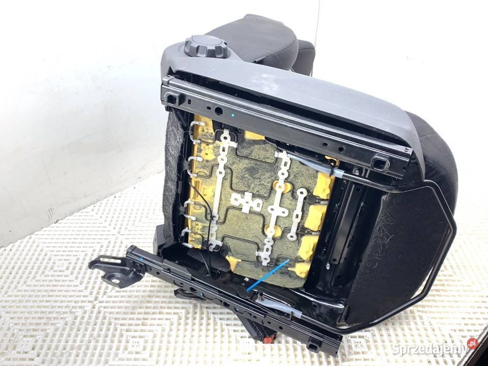 FOTEL PRAWY PRZÓD OPEL CORSA E Hatchback