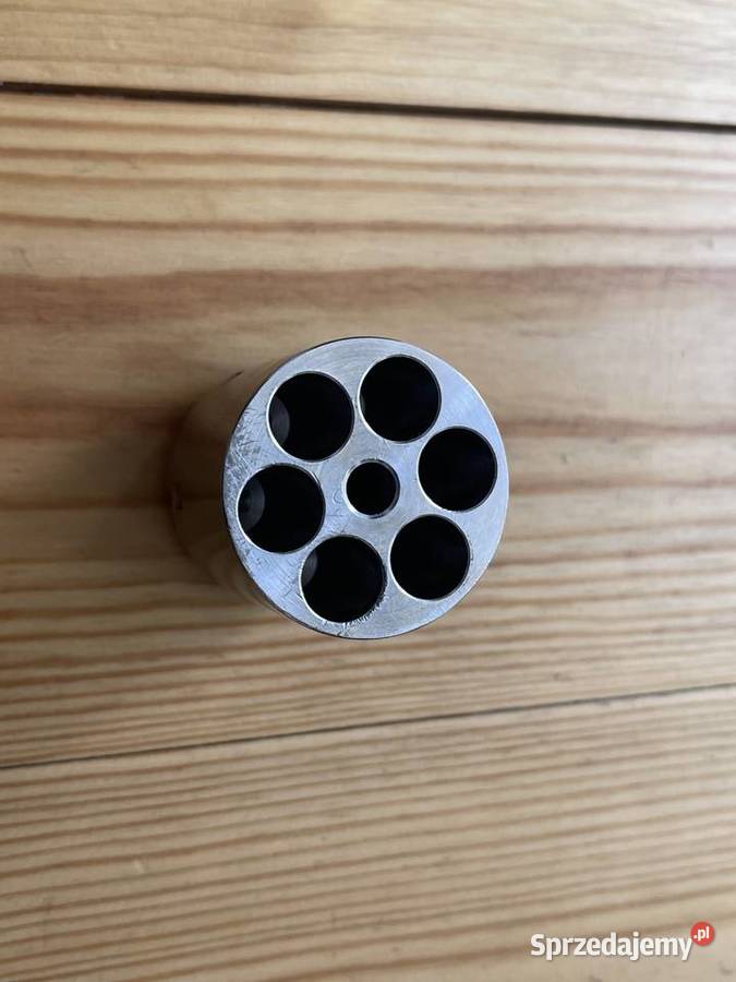 czarnoprochowiec rewolwer Remington Target