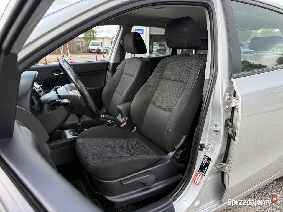 Hyundai i30 14 BENZYNA Zarejestrowany Długie srebrny Konin