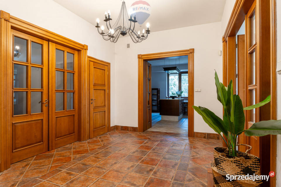 PARTEROWY DOM PEŁEN PRZESTRZENI I ŚWIATŁA Łomianki Dolne