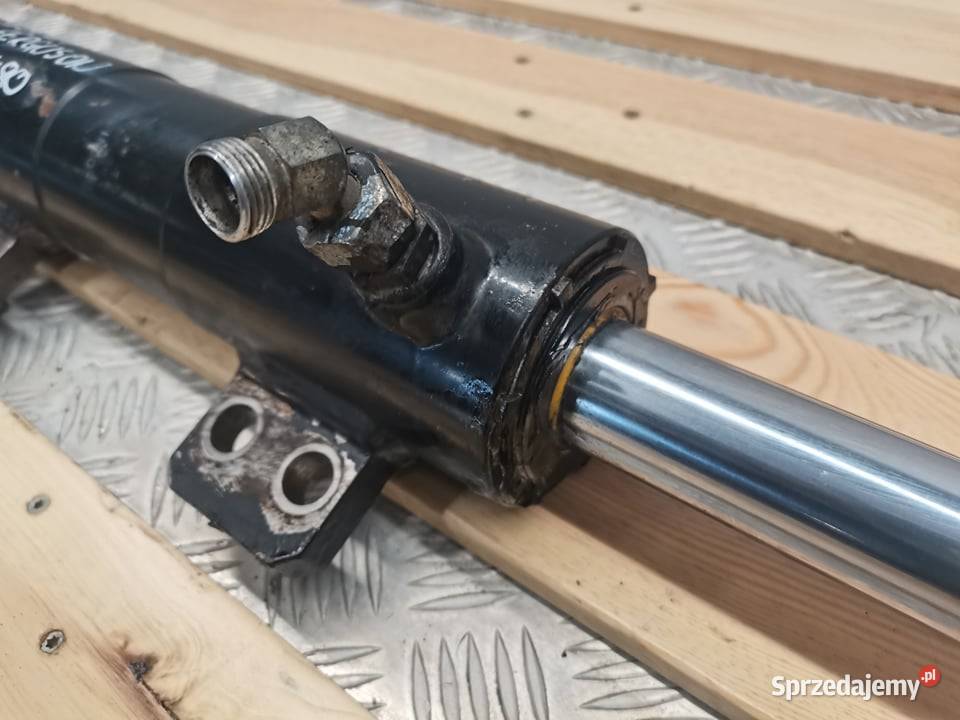 Cylinder hydrauliczny skrętu Massey Ferguson wielkopolskie