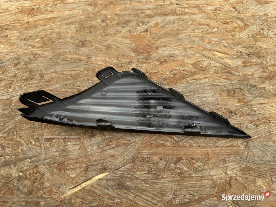 Kratka zderzaka przód prawa pod lampe Toyota Sieraków