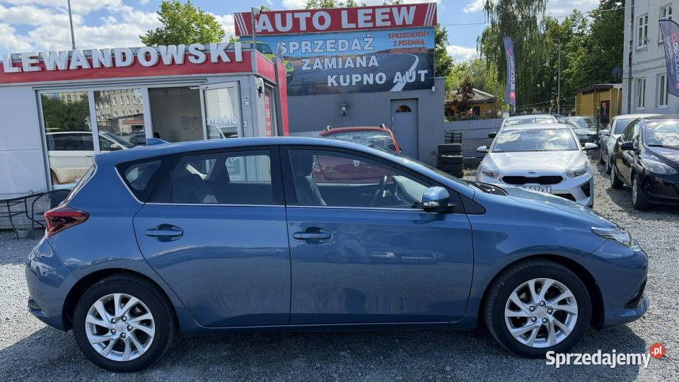 Toyota Auris Benzyna Zarejestrowany Ubezpieczony nieuszkodzony Elbląg