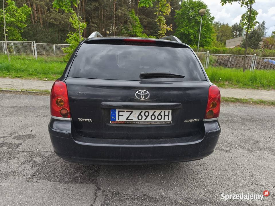 Czarna Toyota Avensis 18 benzyna 2004r kombi Zielona Góra