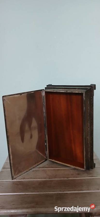 Zabytkowa kasetka na biżuterię