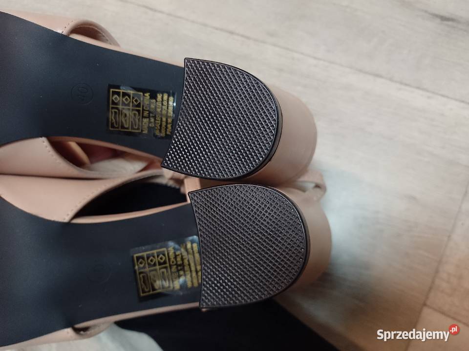 40 Beżowo czarne czółenka wieczorowe z odkrytą Kraków