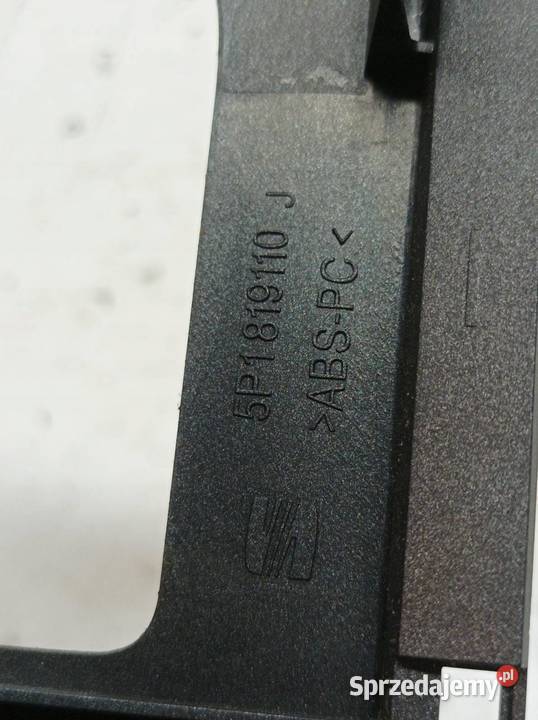 KRATKI NAWIEWU ŚRODKOWA RAMKA ALTEA 5P1819110 Rok produkcji 2005