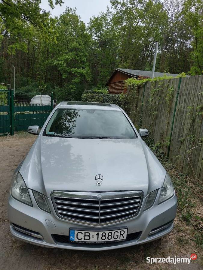 Okazyjnie Zadbany Mercedes E KlasaW 212Rocznik światła przeciwmgielne Strzelno
