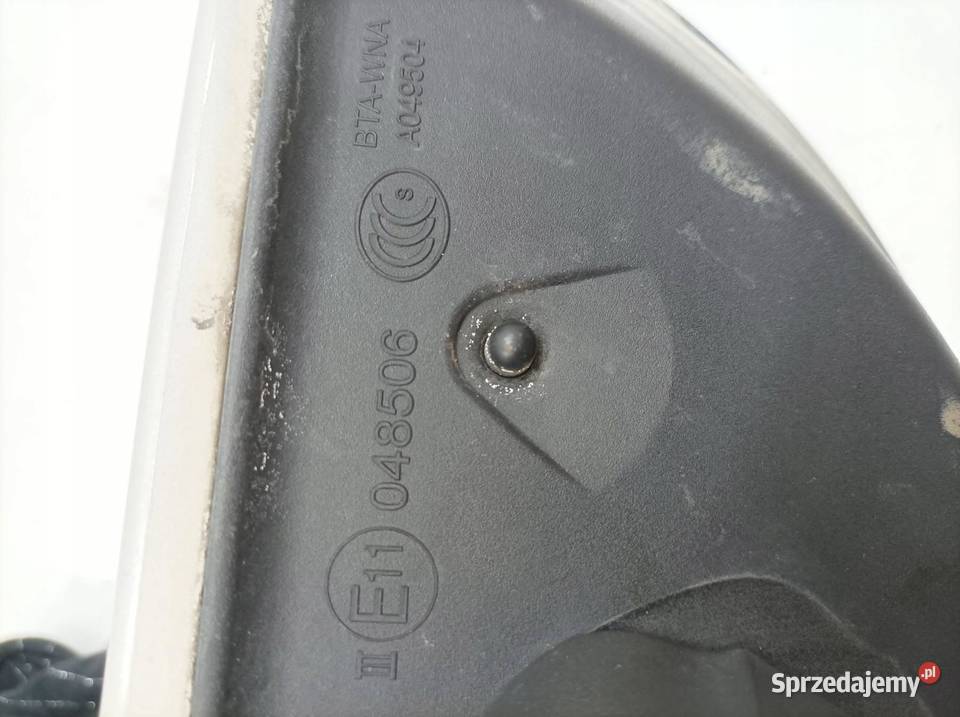 LUSTERKO PRAWE 14PIN EUROPA 72646 048506 Volvo