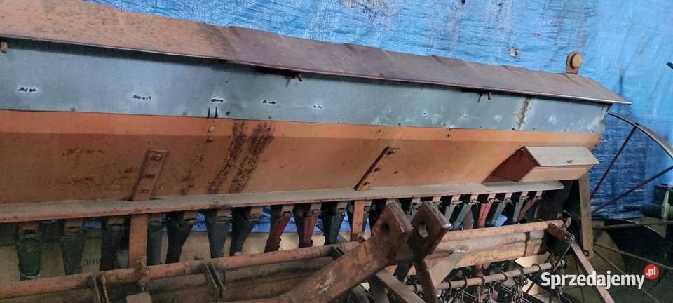 Siewnik 27 rzędów Siewniki i sadzarki Studzieniec