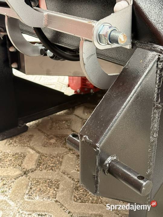 rozsiewacz dwutalerzowy polskiej produkcji Nysa