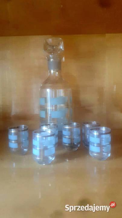 Szklana karafka z kieliszkami z okresu Prl Opole