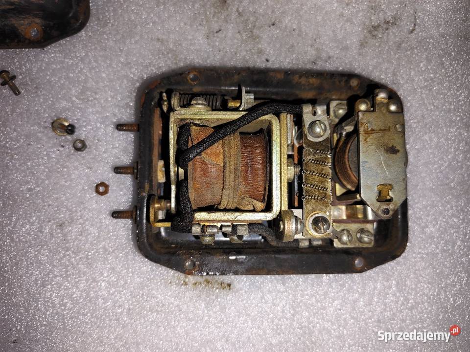 Regulator napięcia M72 1957 roku Regulatory napięcia Leszno